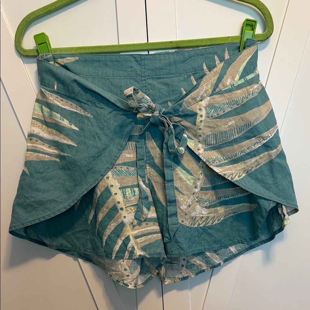 Patagonia Garden Island High Toe Waisted Tropical Palm Print Shorts Size L